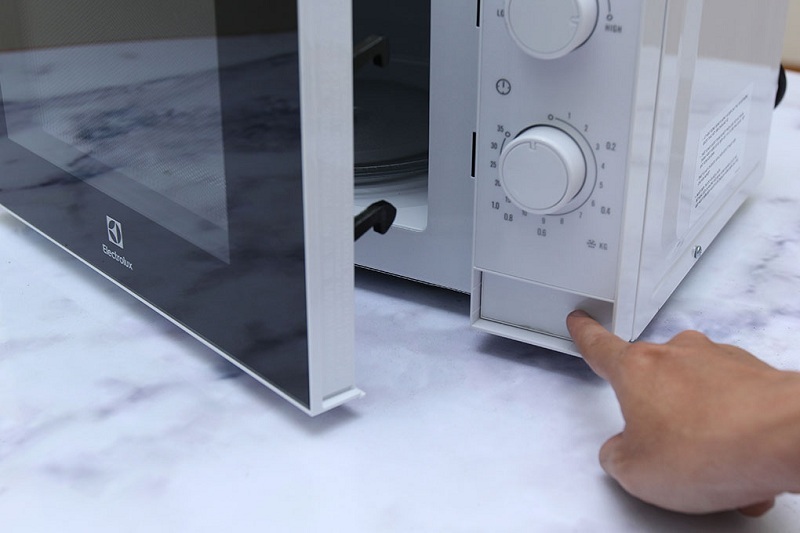L&ograve; vi s&oacute;ng Electrolux EMM2022MW