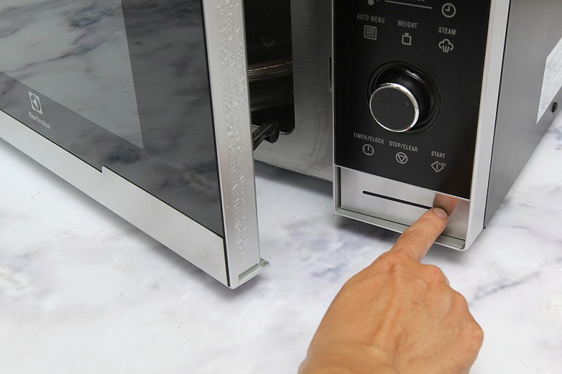 L&ograve; vi s&oacute;ng Electrolux EMS3087X