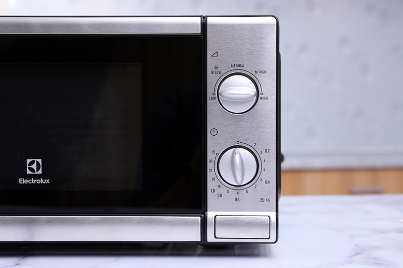 lo-vi-song-electrolux-emm2026mx-5
